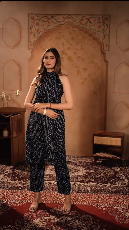 Blue And White Round Neckline Sleeveless Bandhani Straight Kurta With Pent